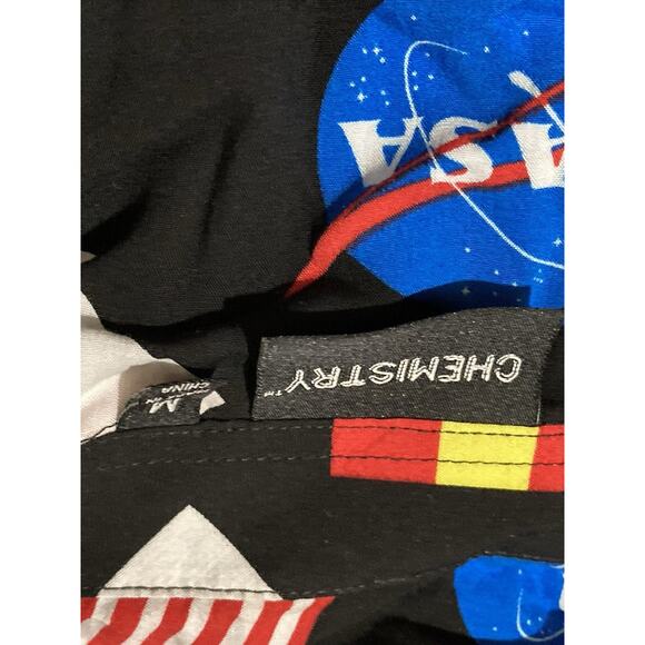 CHEMISTRY NASA Country Flags All Over Print Button Up Shirt sz Medium - Picture 2 of 8